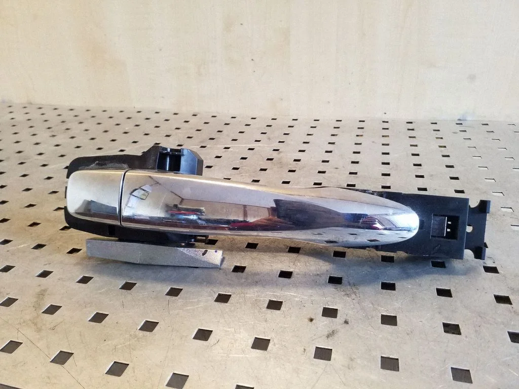 Rear door exterior handle – left