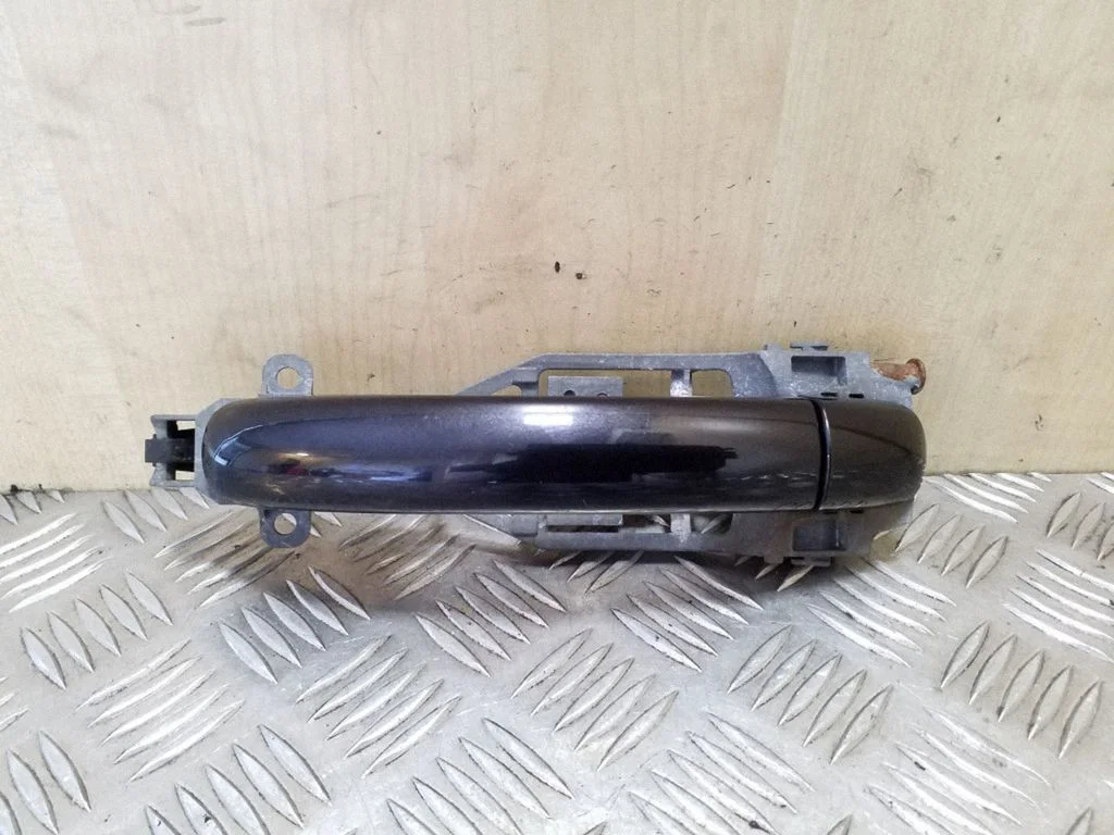 Klamka zewnętrzna drzwi tylnych 7L0839885B