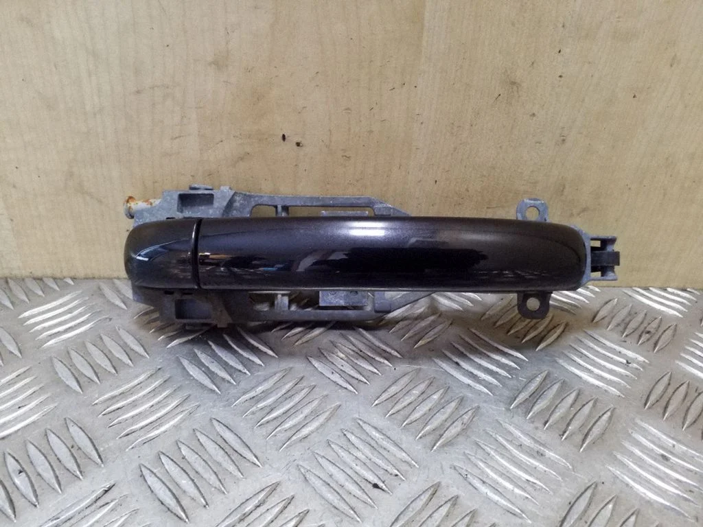 Klamka zewnętrzna drzwi tylnych 7L0839886B