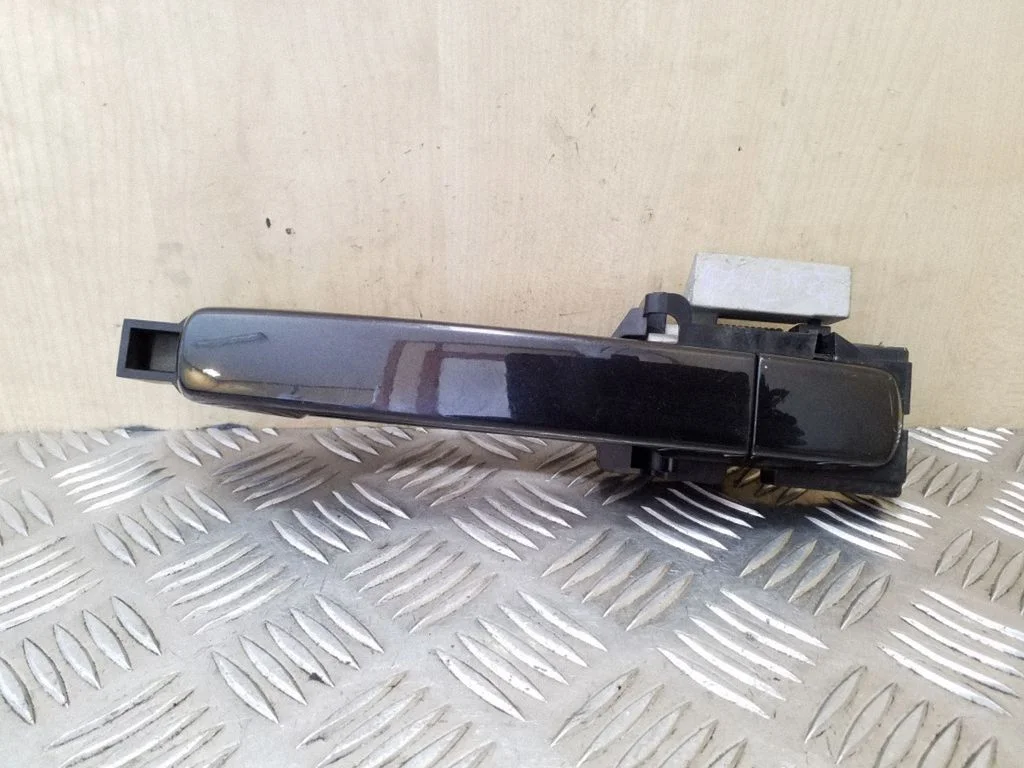 Tagaukse välimine käepide 80611EB300