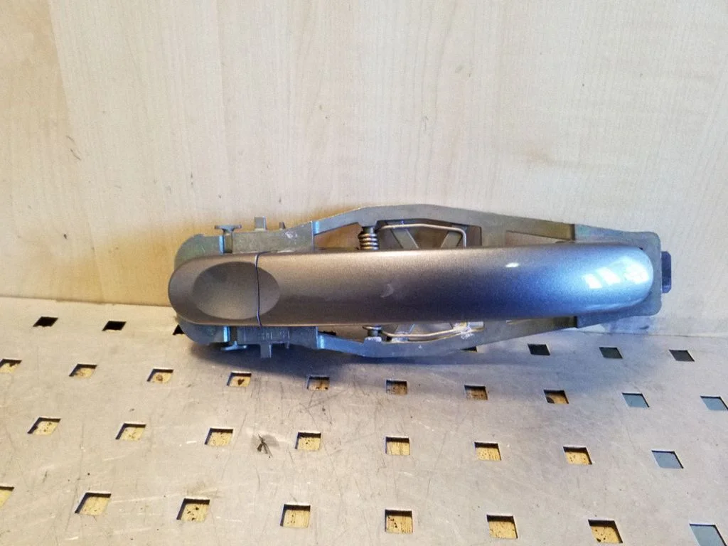 Rear door exterior handle – right