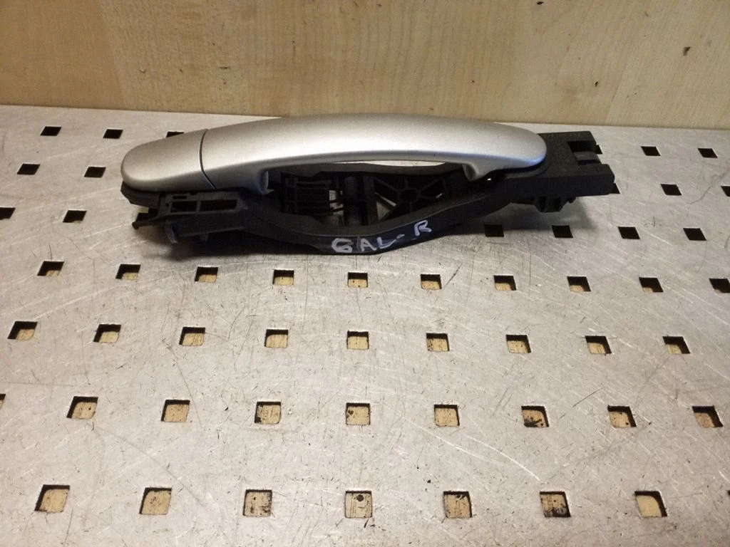Rear door exterior handle – right