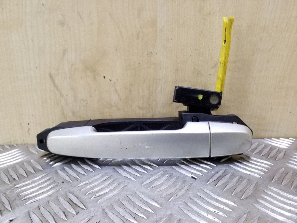 Rear door exterior handle – left