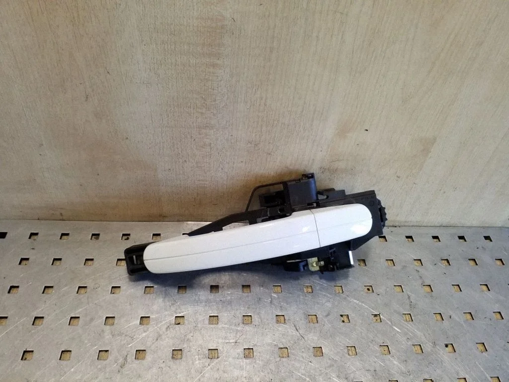 Rear door exterior handle – right