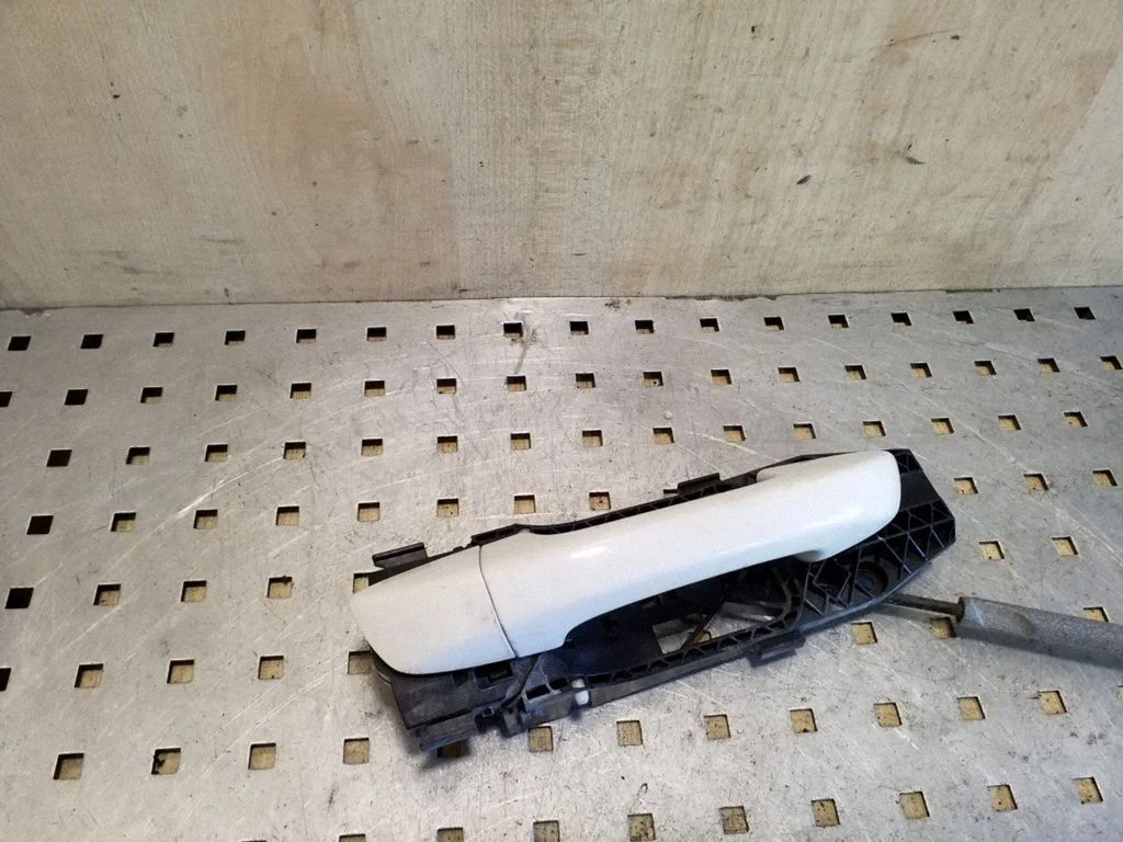 Tagaukse välimine käepide 5N0839885H