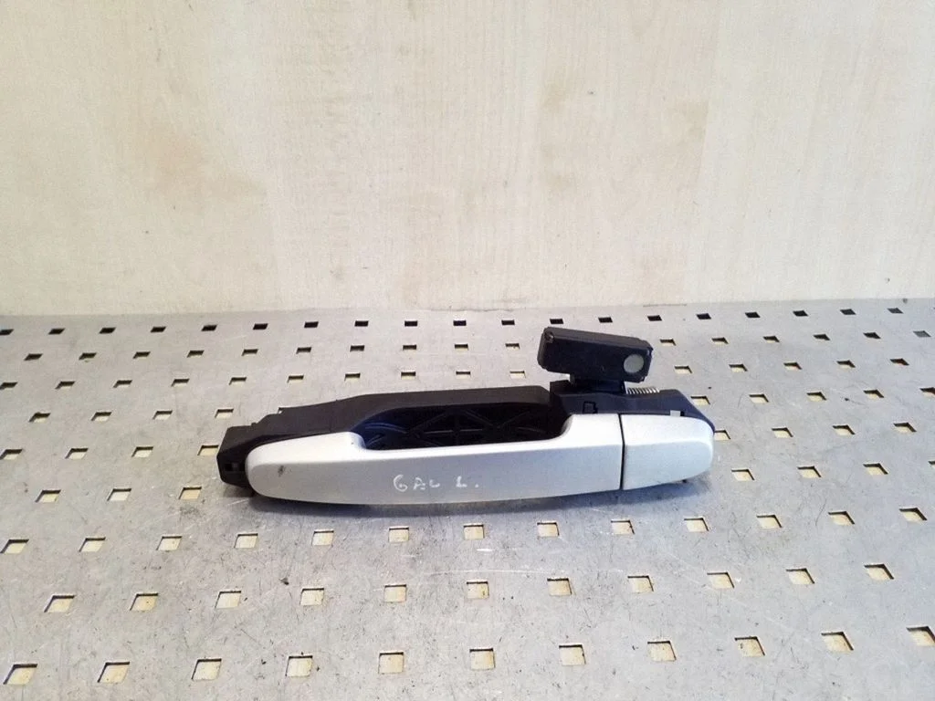 Tagaukse välimine käepide – vasak