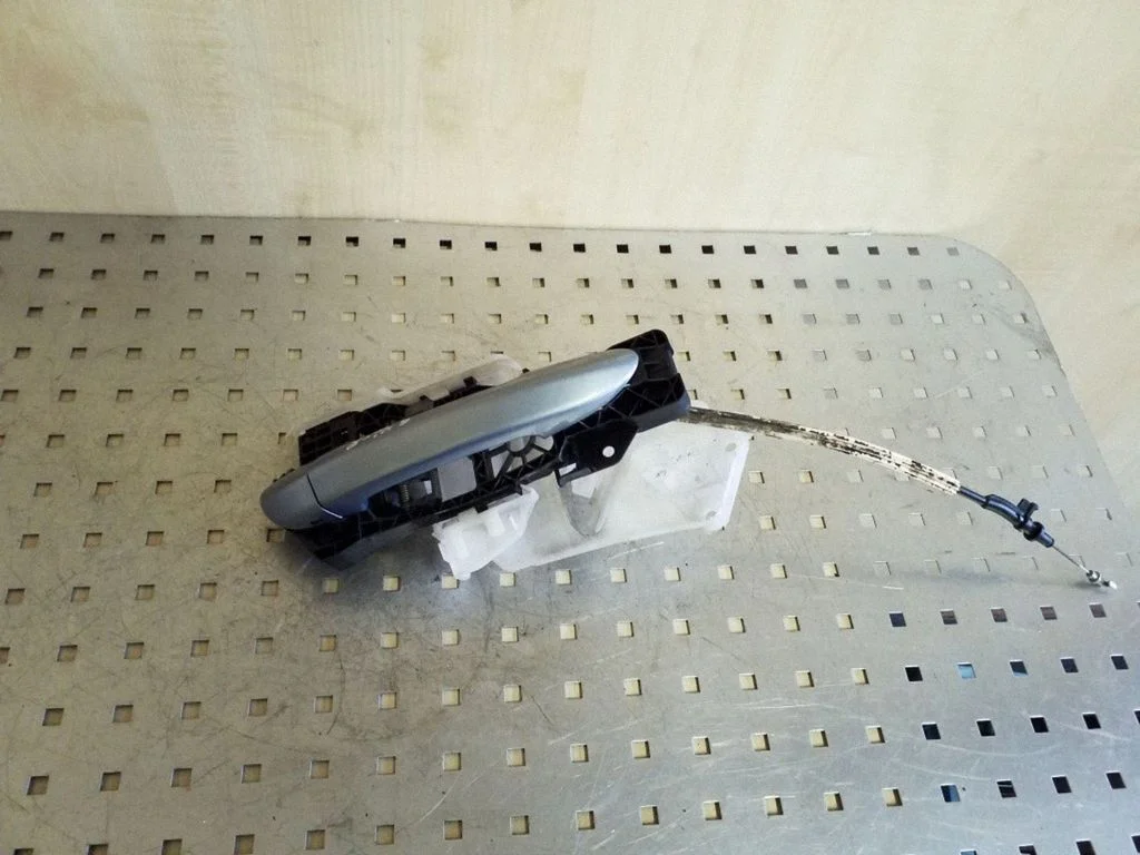 Tagaukse välimine käepide 3C0837886