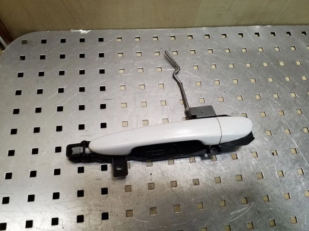 Rear door exterior handle – left