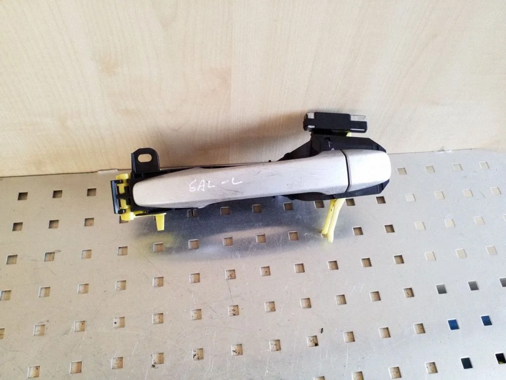 Rear door exterior handle – left
