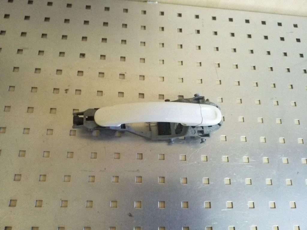 Rear door exterior handle – left