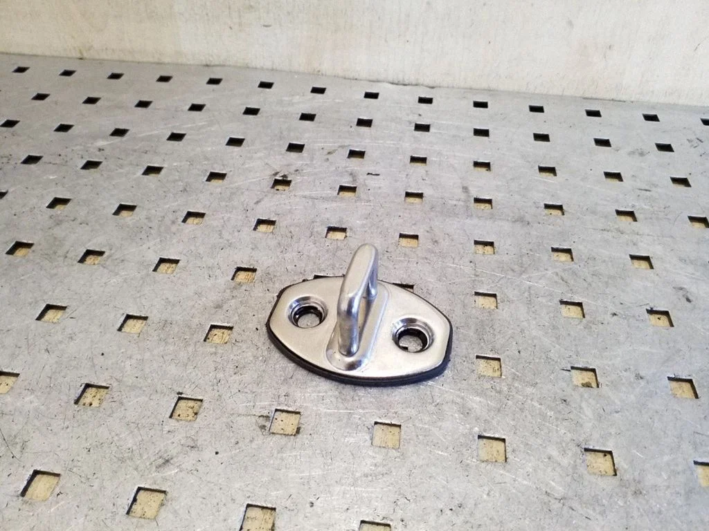 Rear door lock loop/hook striker 3C0837033C