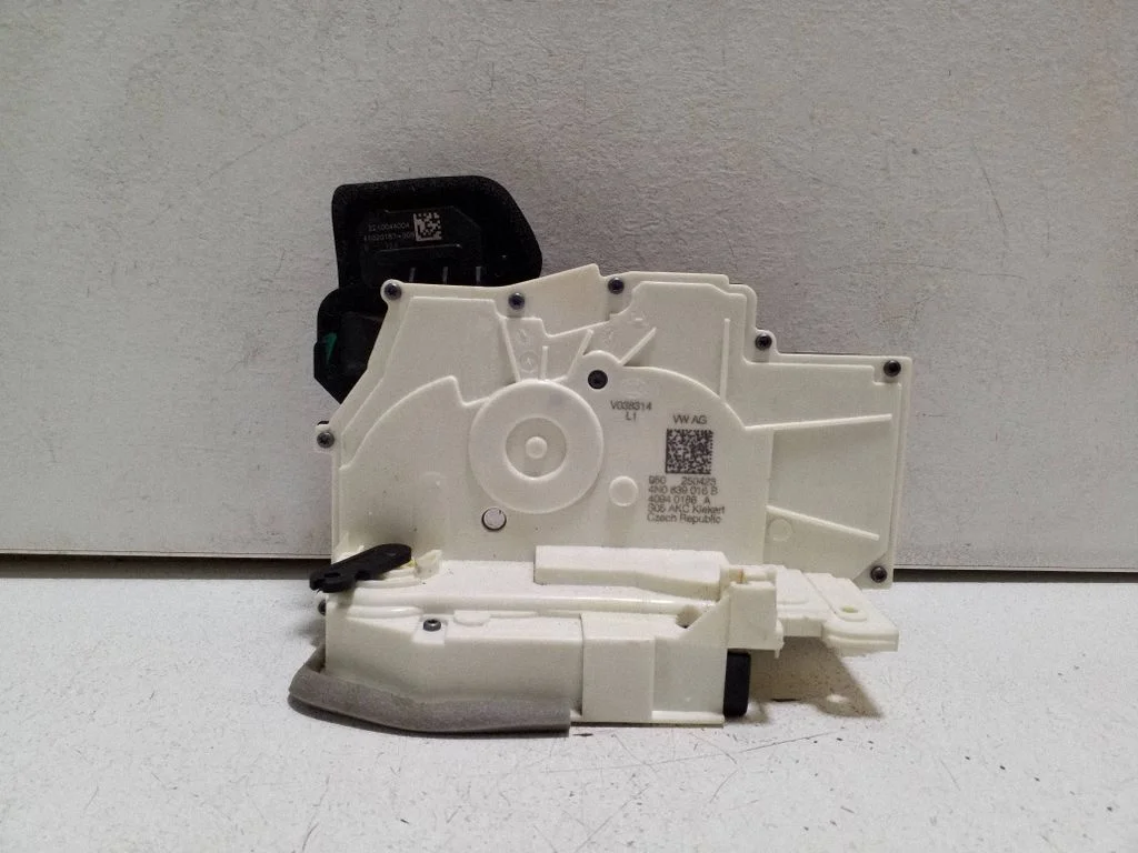 Aizmugurējo durvju slēdzene – Porsche Taycan 9J1 (2019-)