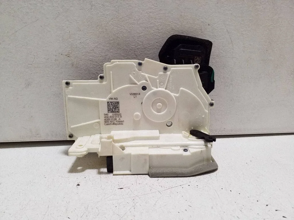 Aizmugurējo durvju slēdzene – Porsche Taycan 9J1 (2019-)
