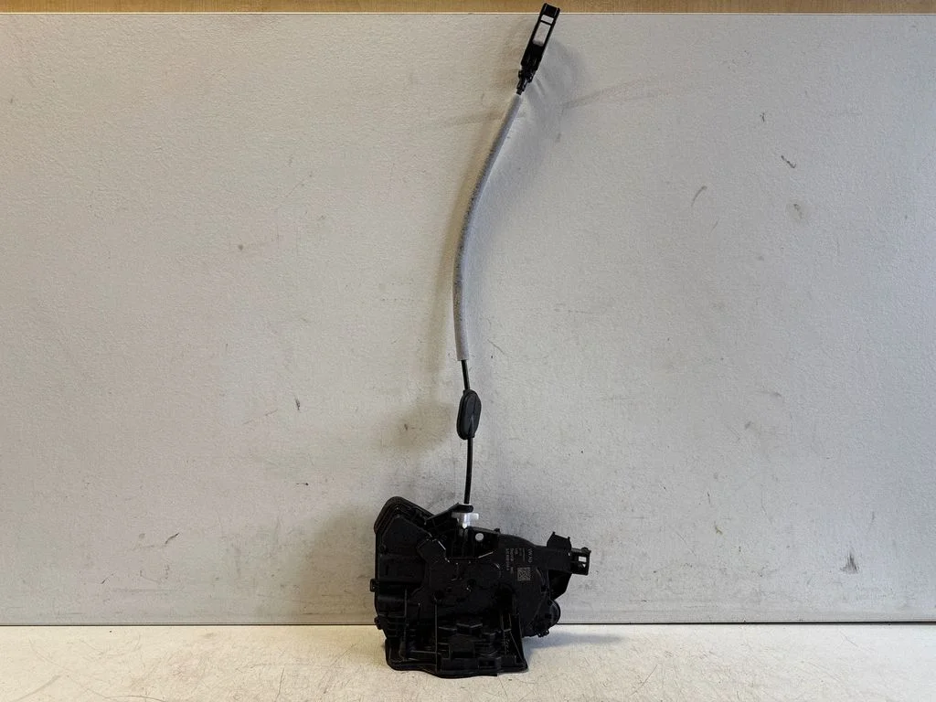 Rear door lock 3J0839016A