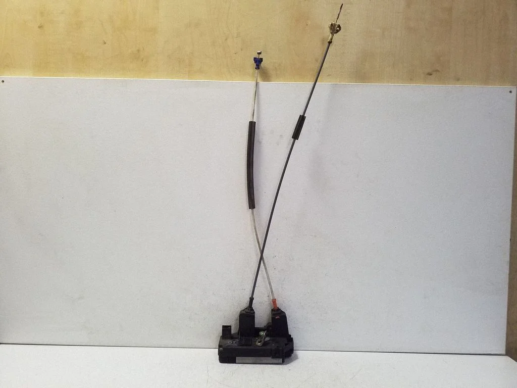 Rear door lock 24414135