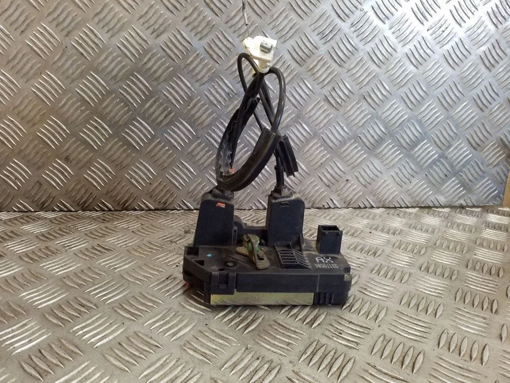 Aizmugurējo durvju slēdzene 90561155