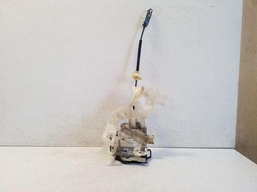 Rear door lock – Volkswagen Touareg II (2010-2018)