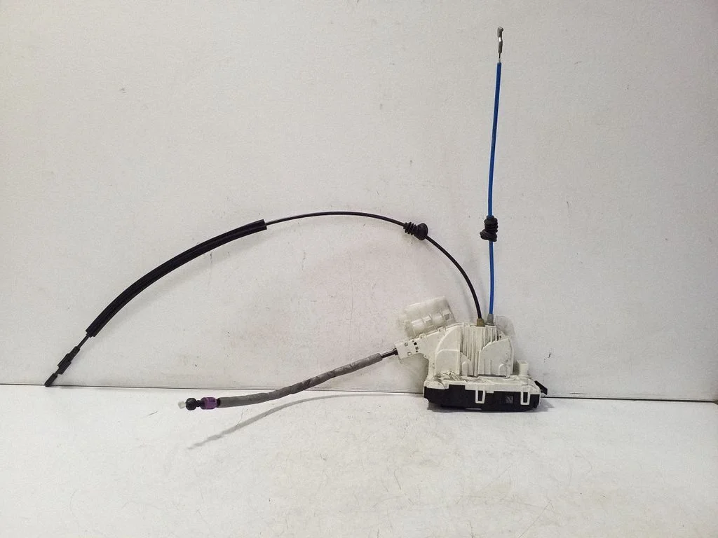Rear door lock A0997300535