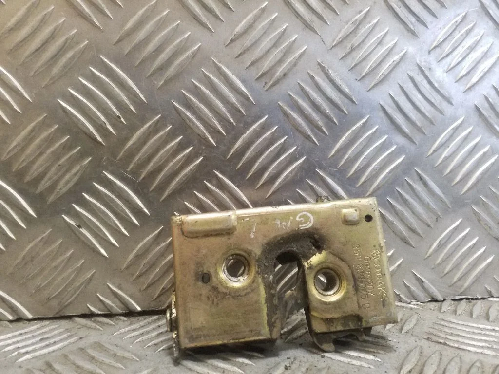 Aizmugurējo durvju slēdzene – Volkswagen Passat B4 (1994-1996)