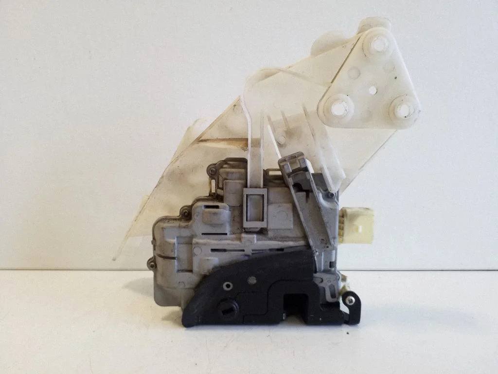 Rear door lock CZ3C4839015A