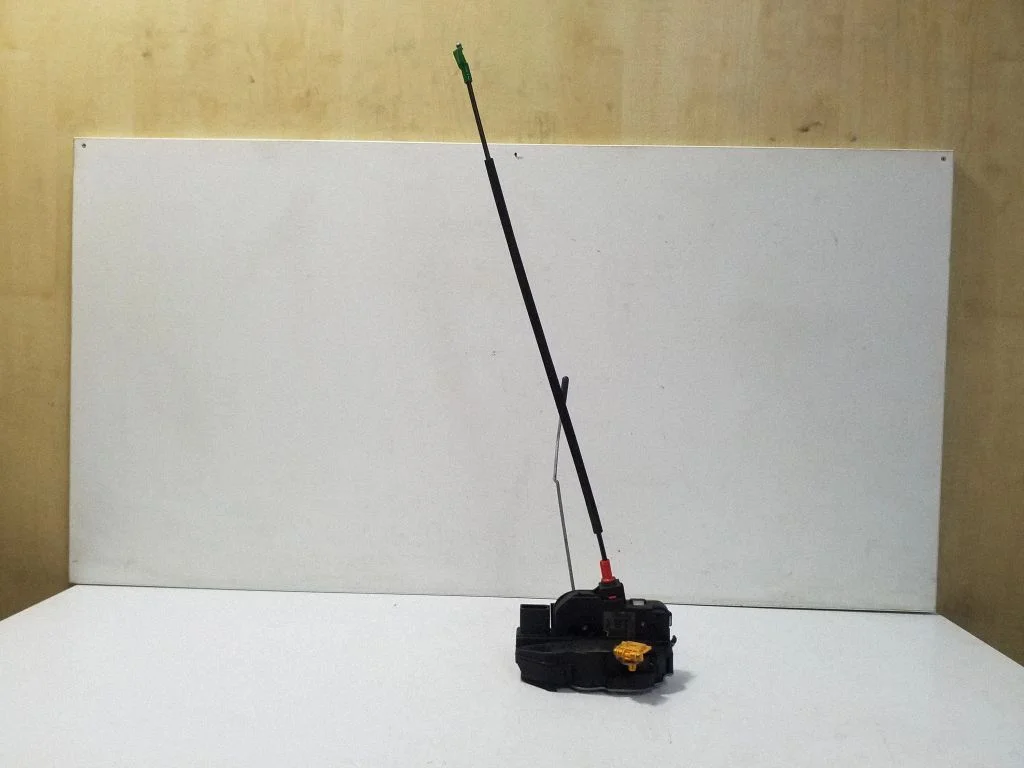 Rear door lock 13579556