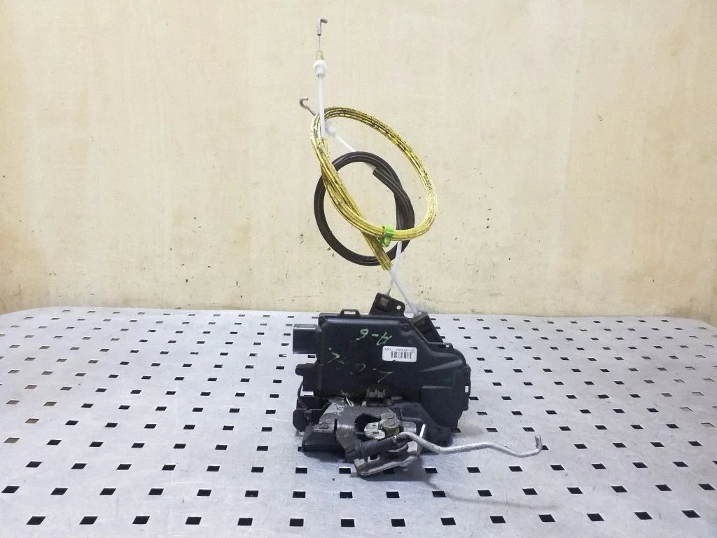 Rear door lock 4B0839015C