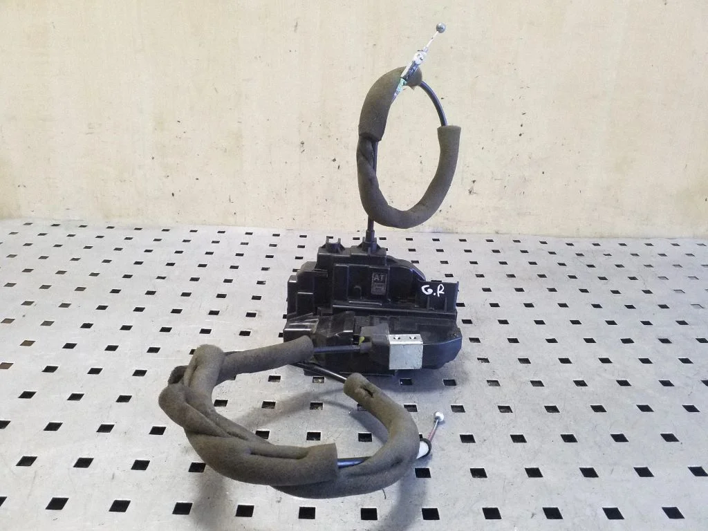 Rear door lock – right