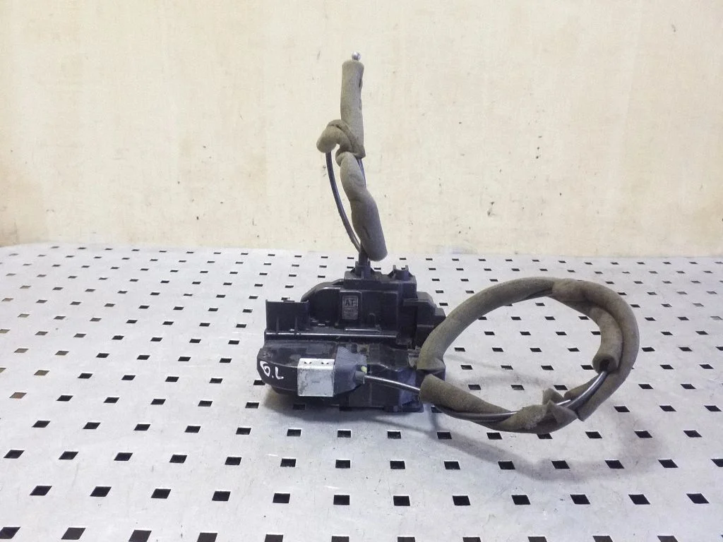 Rear door lock – left
