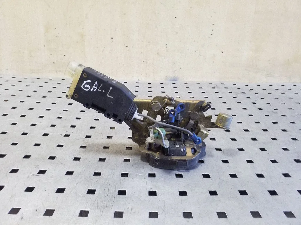 Rear door lock 90493703
