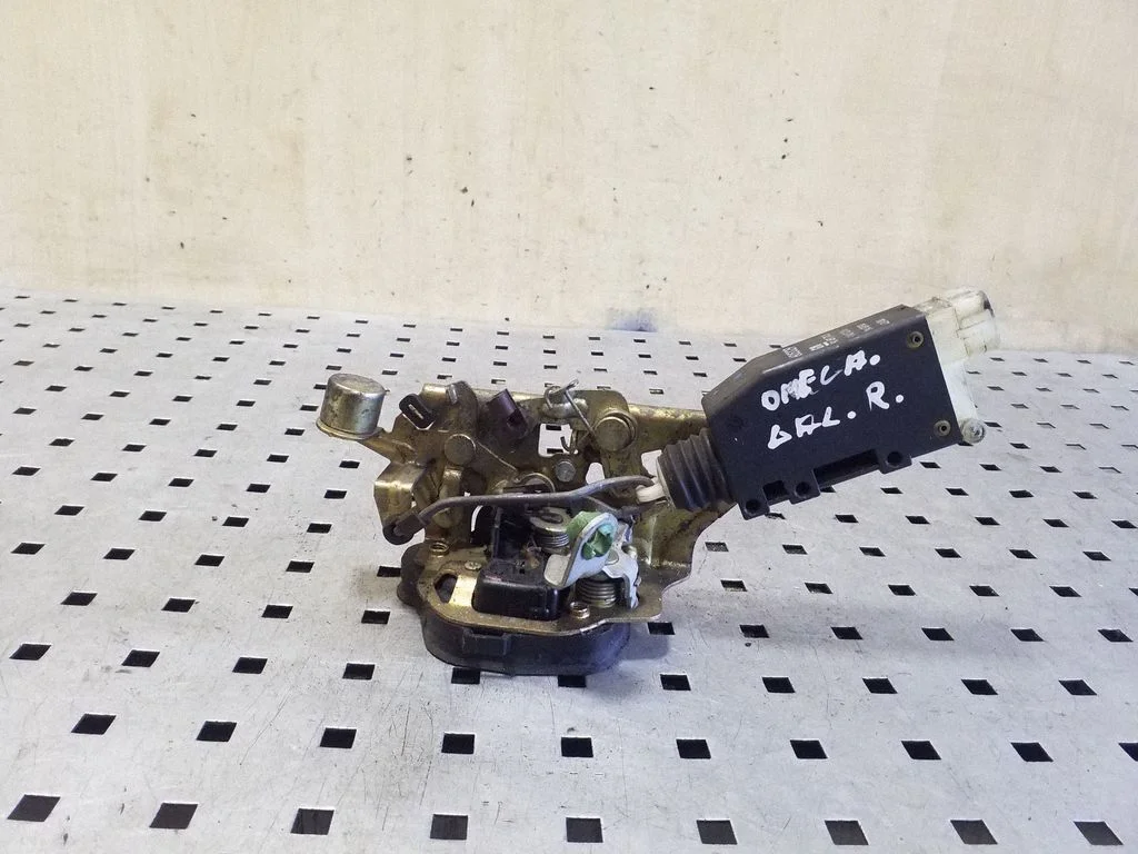 Rear door lock 90493703