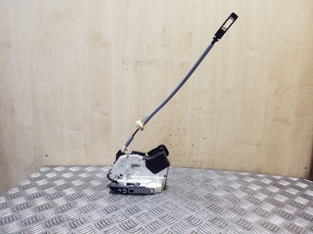 Aizmugurējo durvju slēdzene 5E0839015B