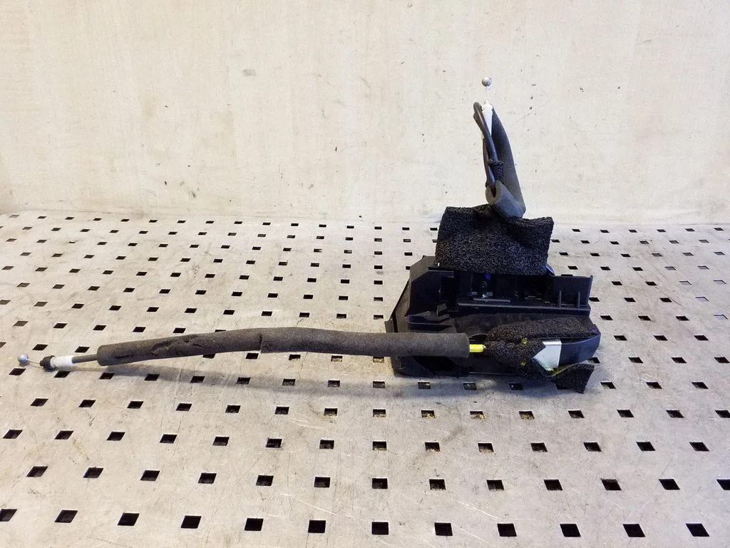 Rear door lock – right