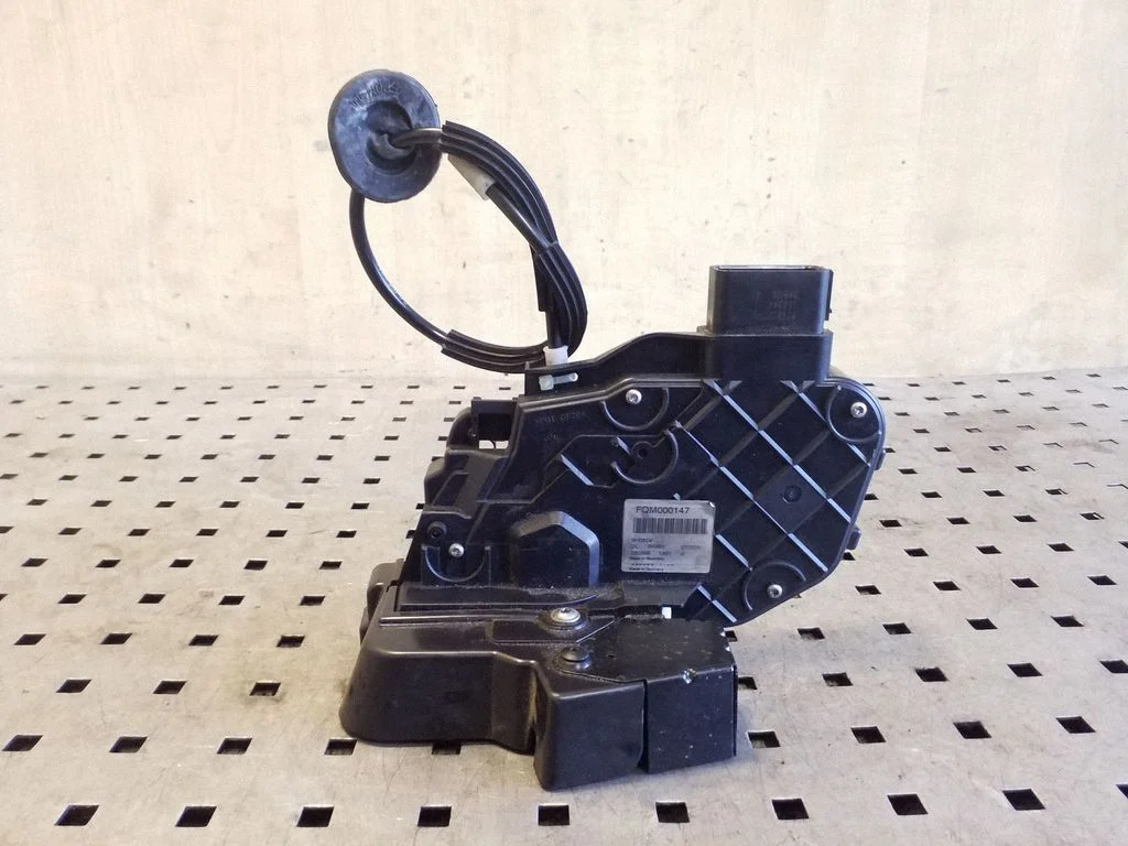 Rear door lock FQM000147