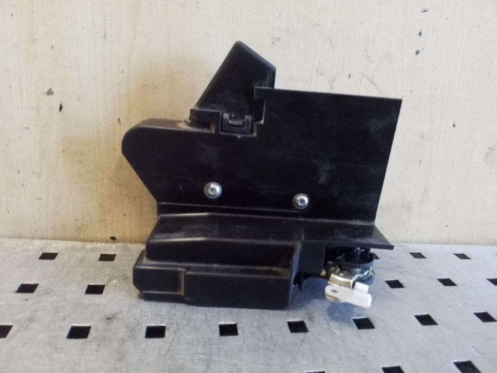 Rear door lock – right