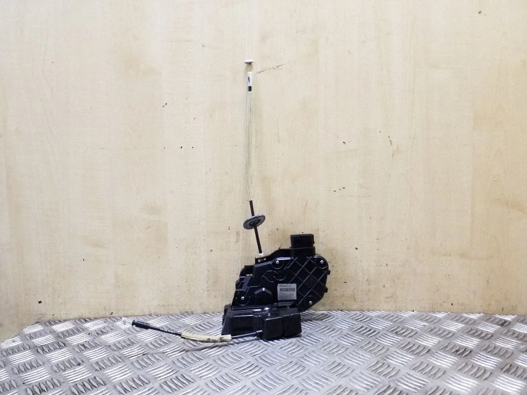 Rear door lock FQM000147