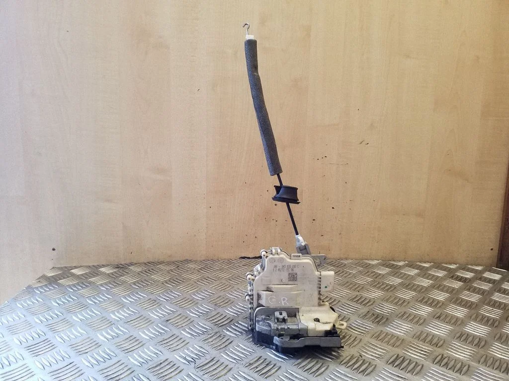 Rear door lock 8K0839016C