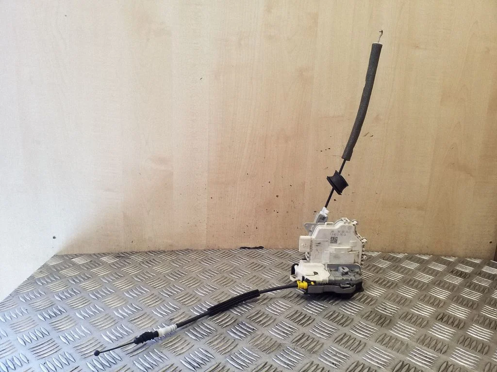 Rear door lock 8K0839015C