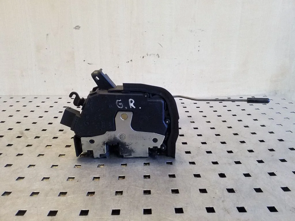 Rear door lock 8402602