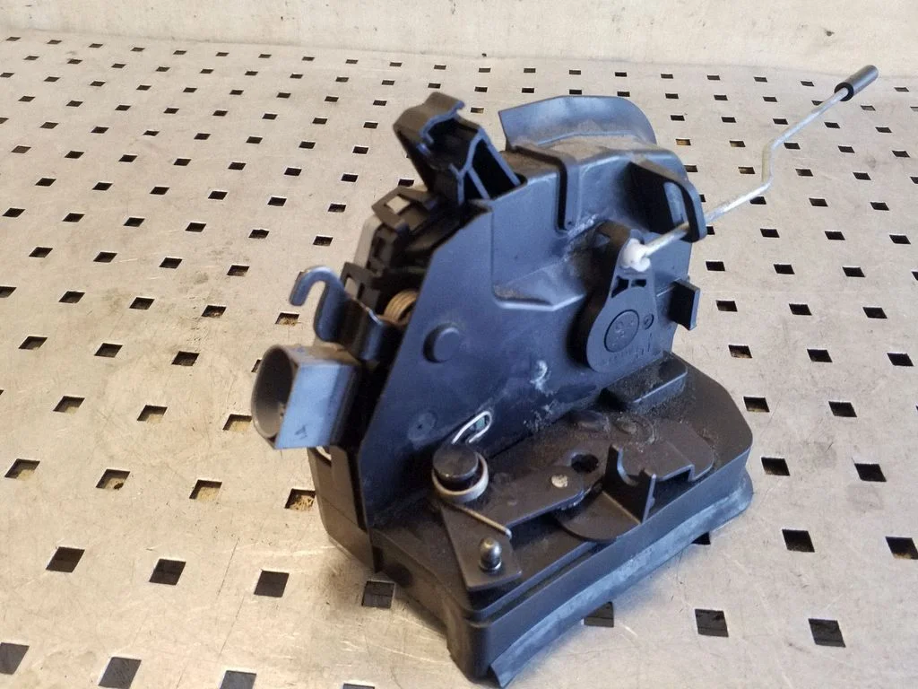 Rear door lock – BMW X5 E53 (1999-2006)