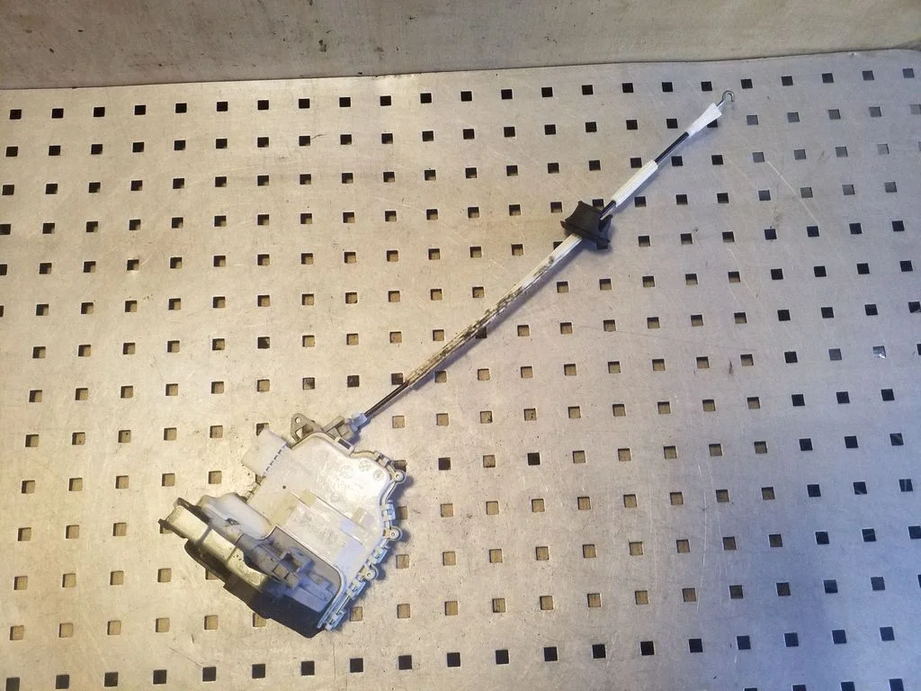 Rear door lock 8K0839015C