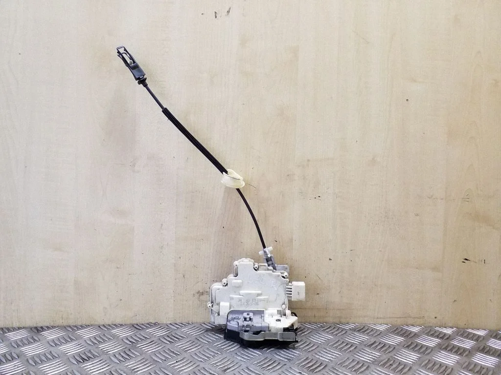 Rear door lock – Volkswagen Touareg II (2010-2018)