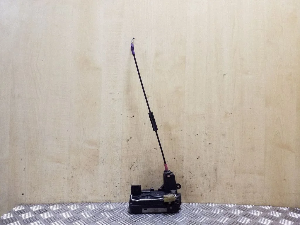 Rear door lock 13128116