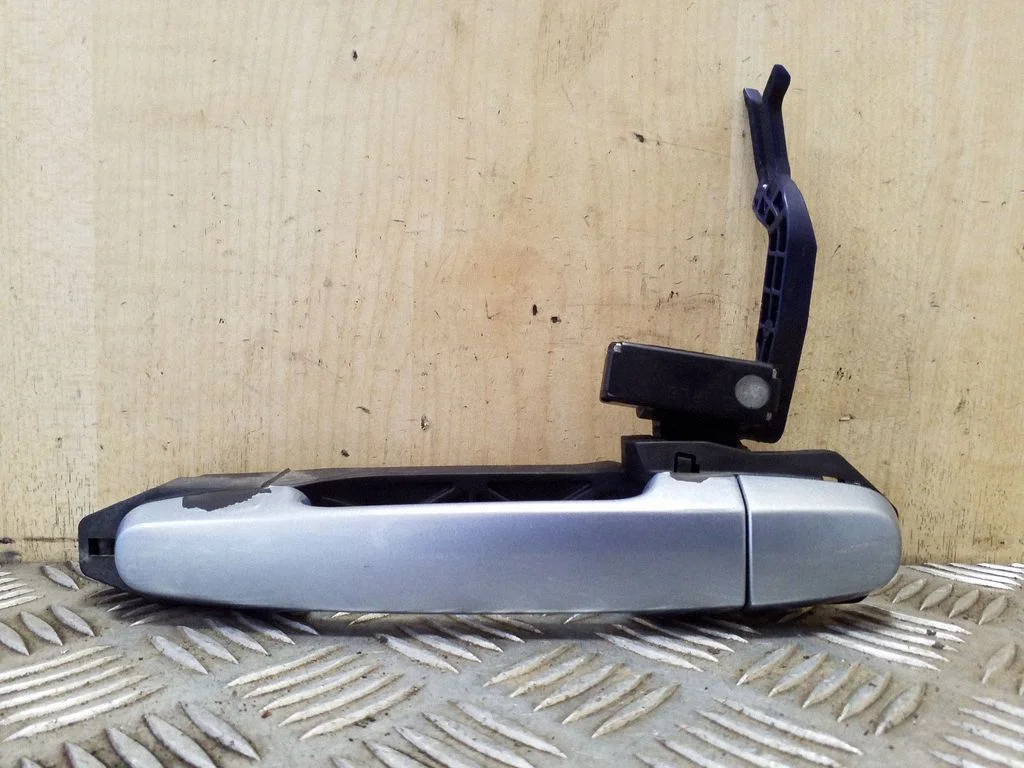 Rear door lock – left