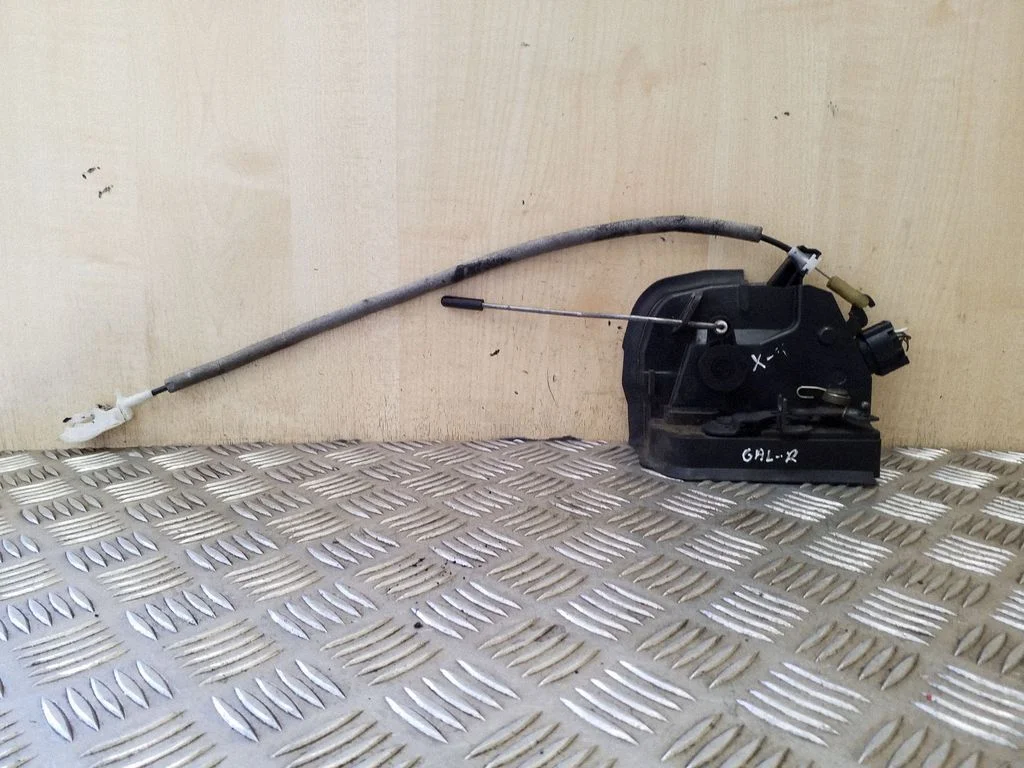 Rear door lock – right