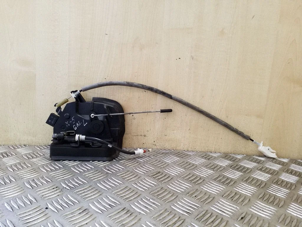 Rear door lock – left