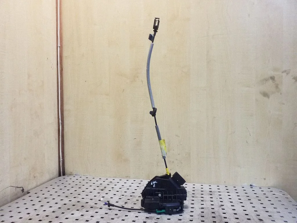 Rear door lock 921766105