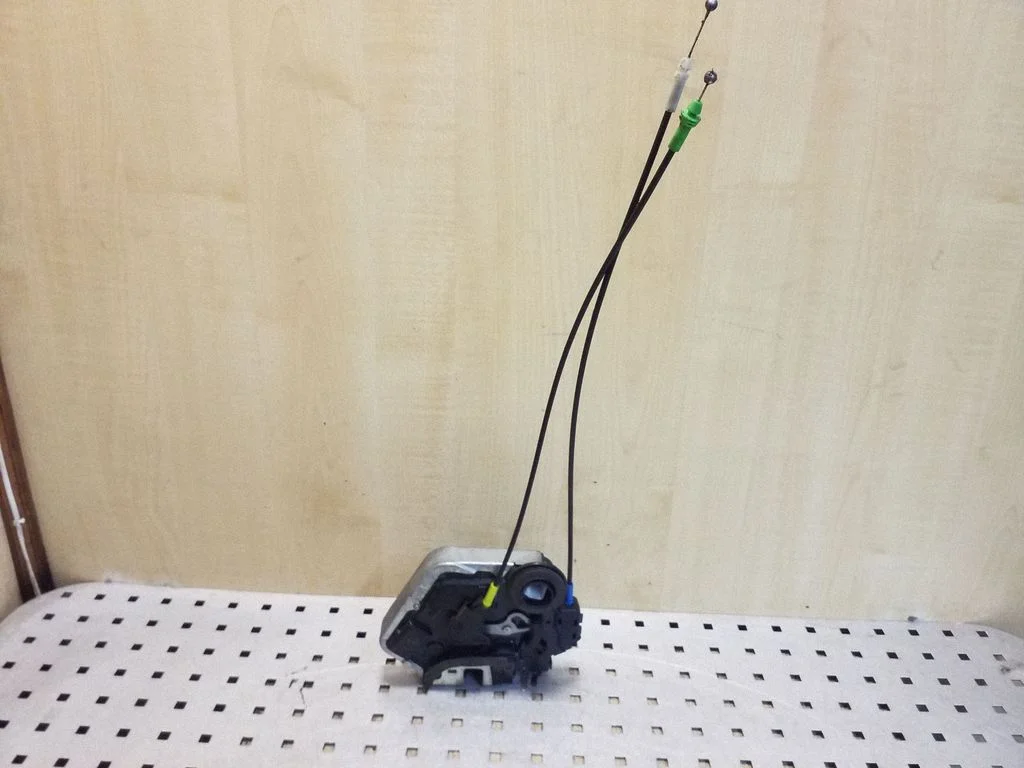 Rear door lock A046693