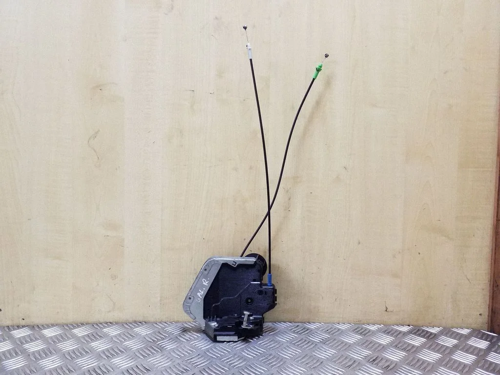 Rear door lock 4J2910