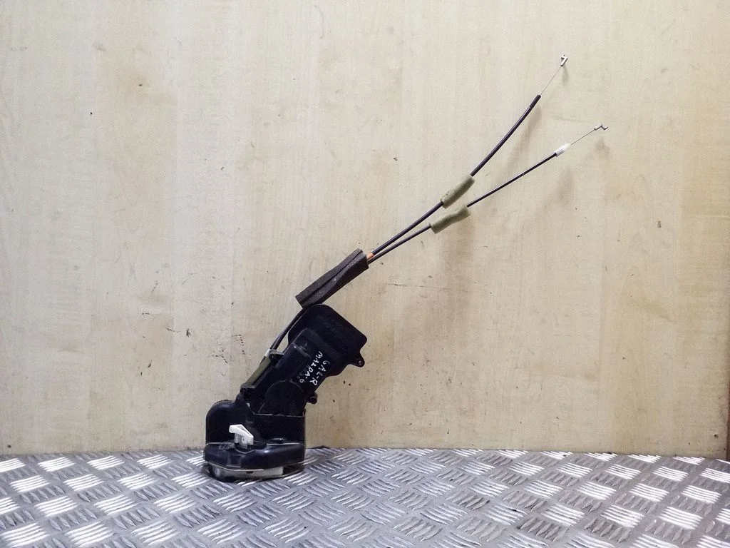 Rear door lock – right