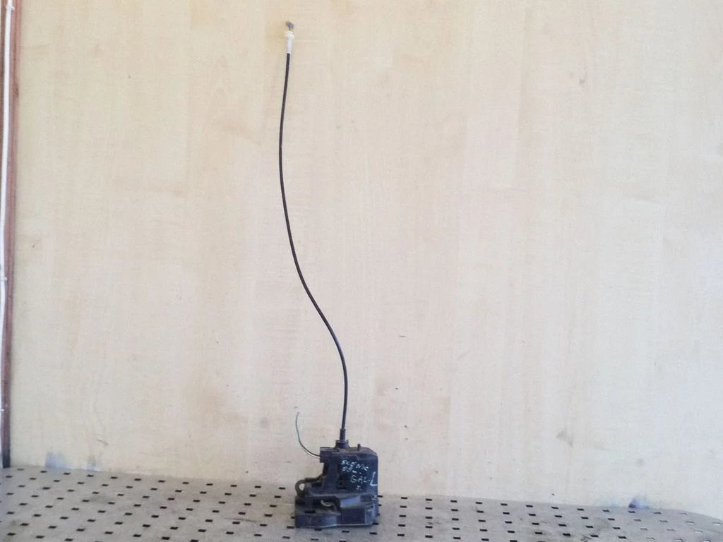 Rear door lock – left